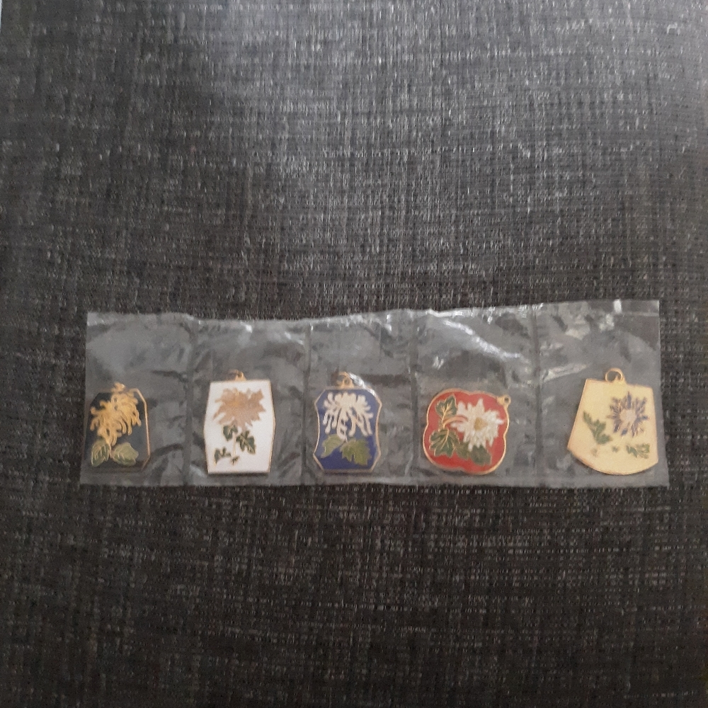 Pendant - Picture 2 of 2